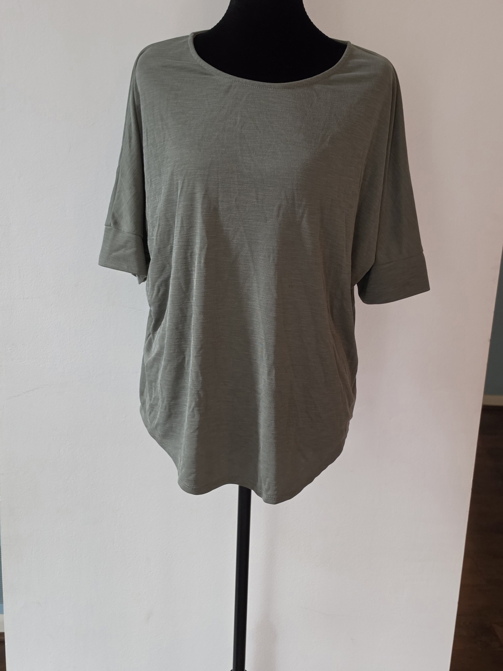 Green Envelope Olive Green Short Sleeve Scoop Neck Top